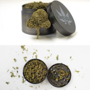 Fleur Nirvana CBG avec grinder ouvert, vue détaillée de la fleur et du broyage sur fond clair